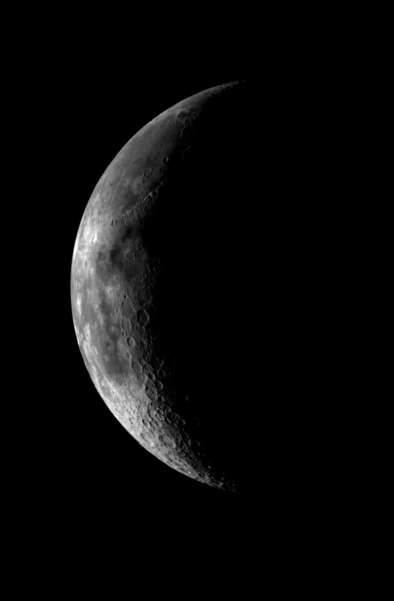 伽利略号木星探测器拍摄的月球西侧