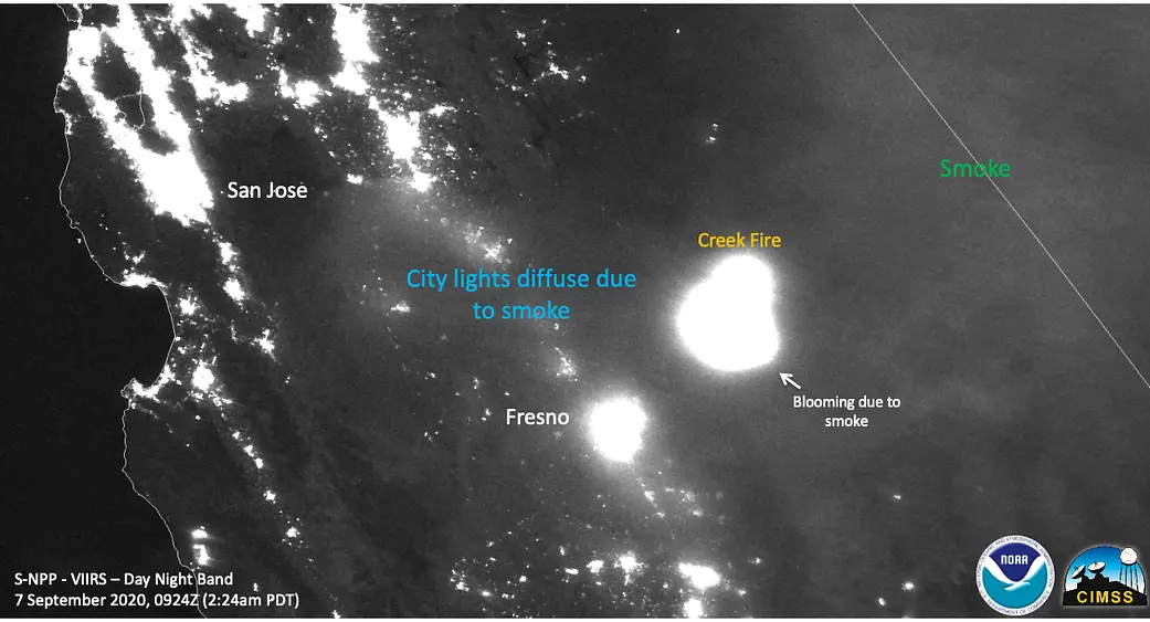 夜间的加利福尼亚溪火卫星图像