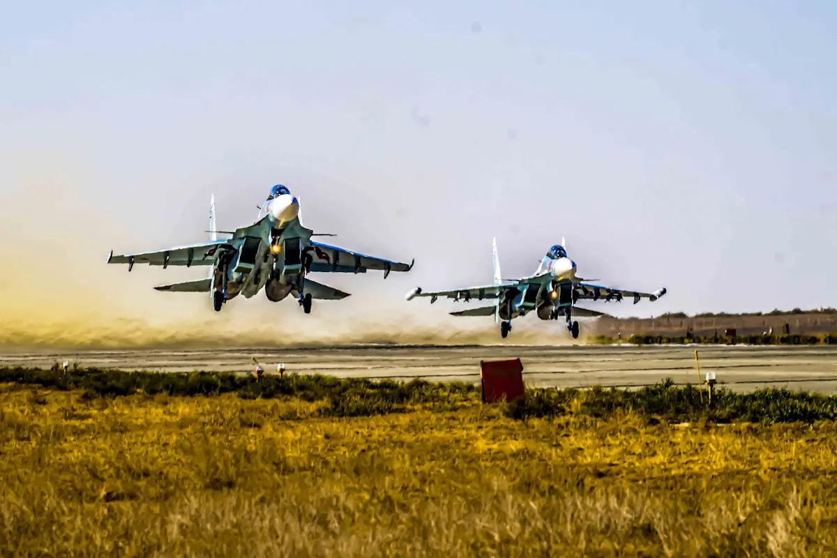 俄罗斯苏-30SM、米格-31和苏-35战机战术演习图集