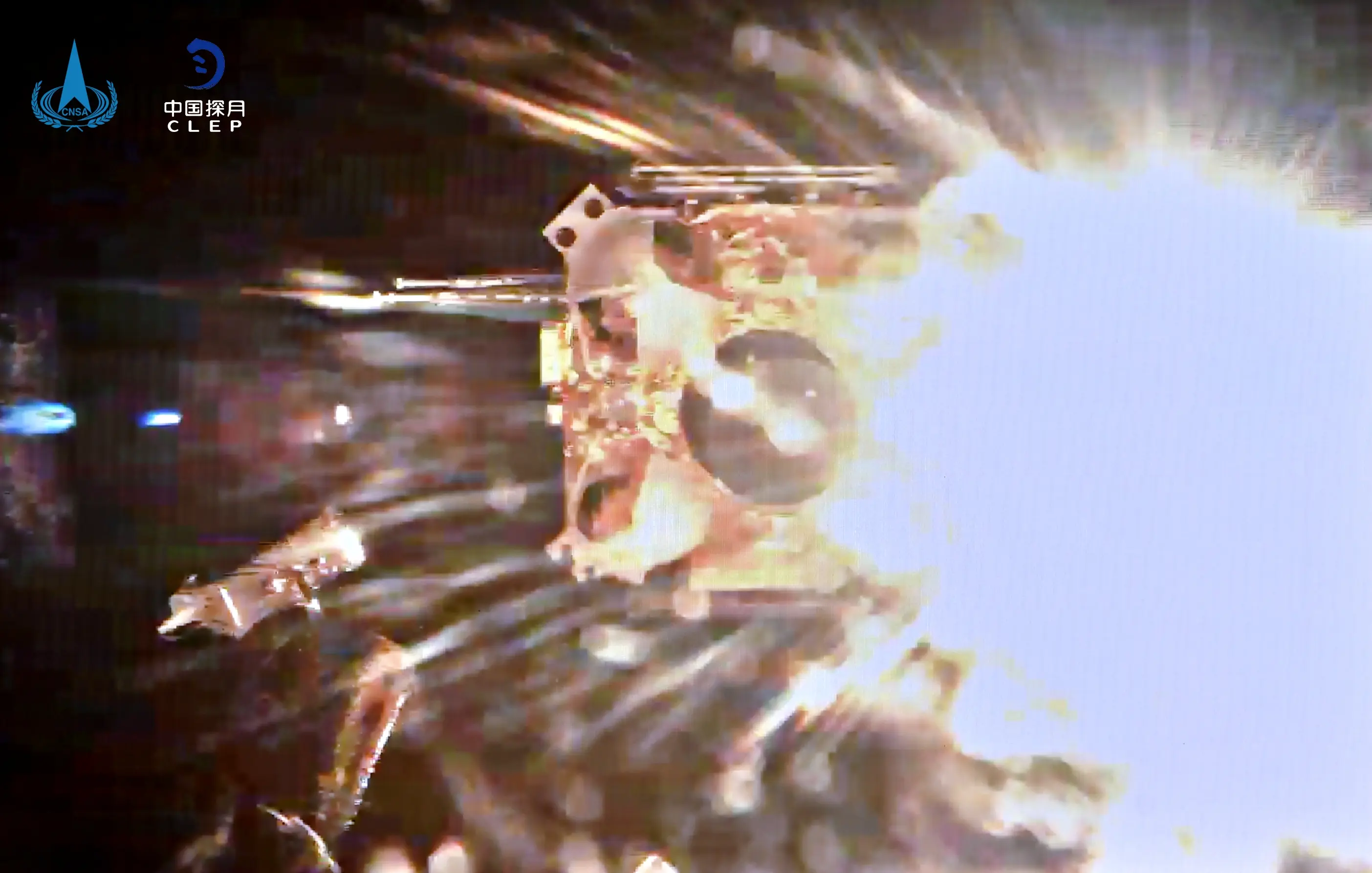 嫦娥五号上升器携带月球土壤样本进入预定轨道