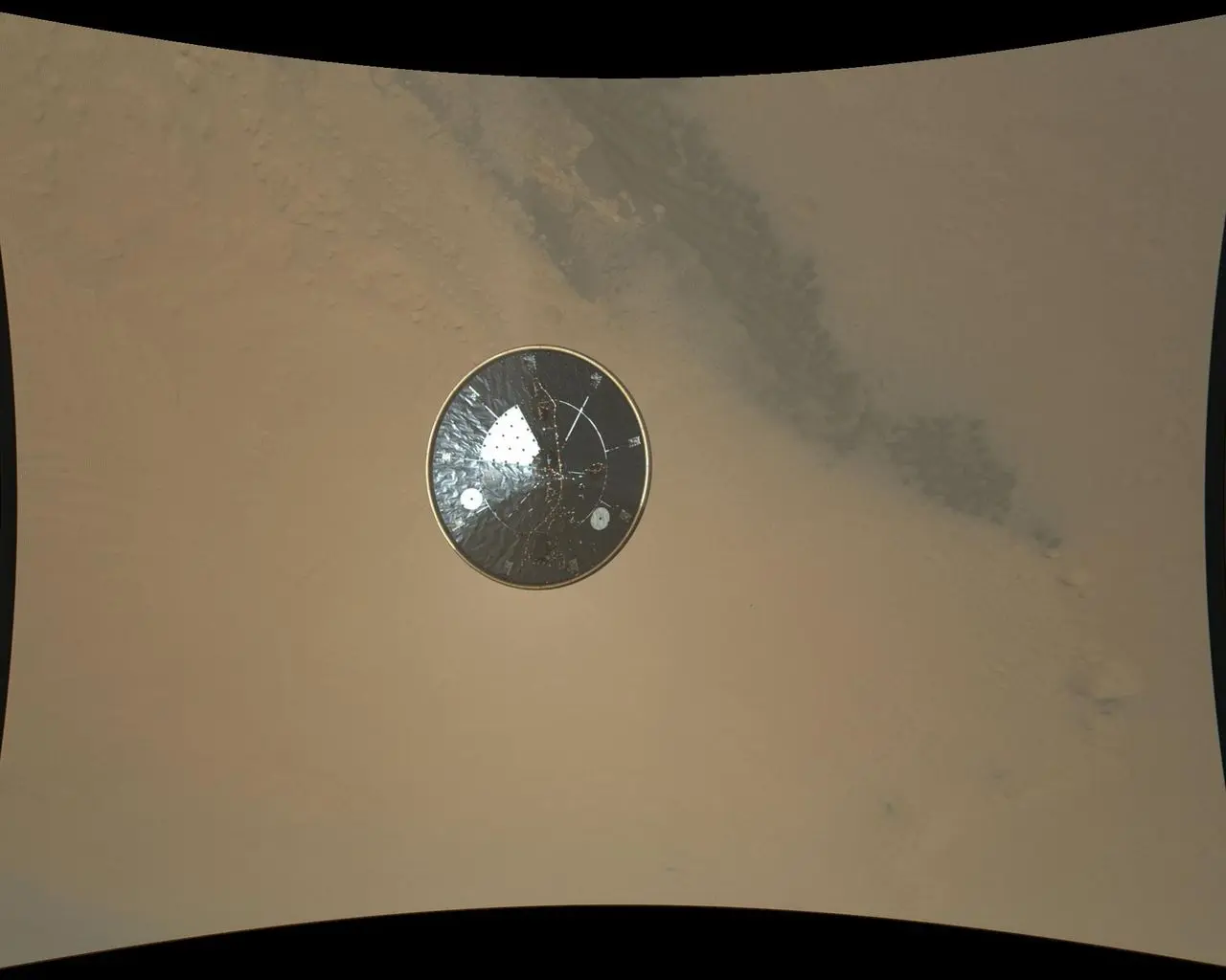 在火星大气层中拍摄的好奇号隔热盾