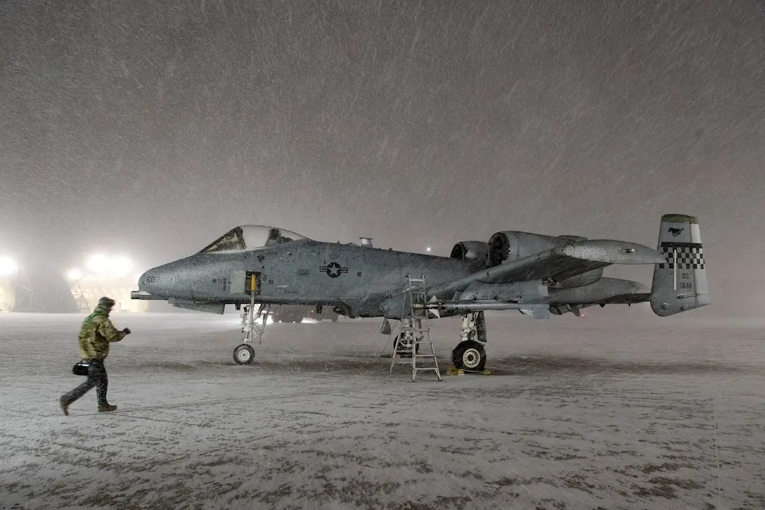 风雪中的A-10攻击机