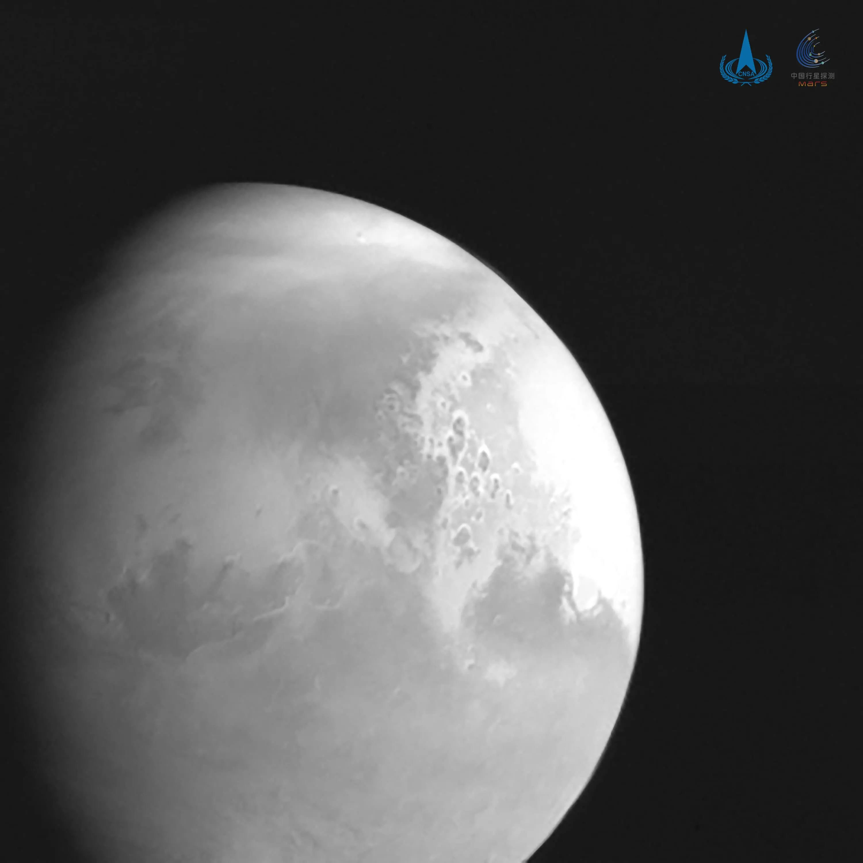 天问一号拍摄的首幅火星图像
