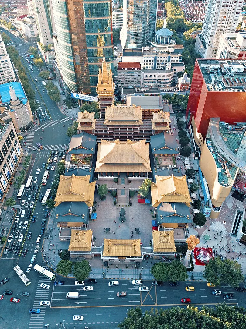 从空中俯瞰上海静安寺