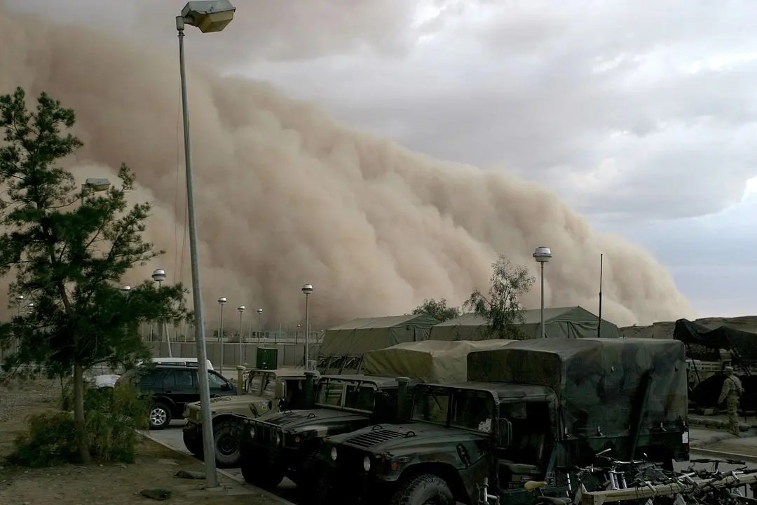 阿萨德空军基地上空的末日沙尘暴