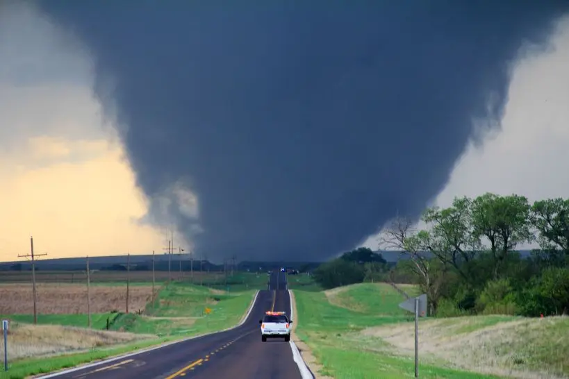美国堪萨斯州的巨型龙卷风[2张图片]