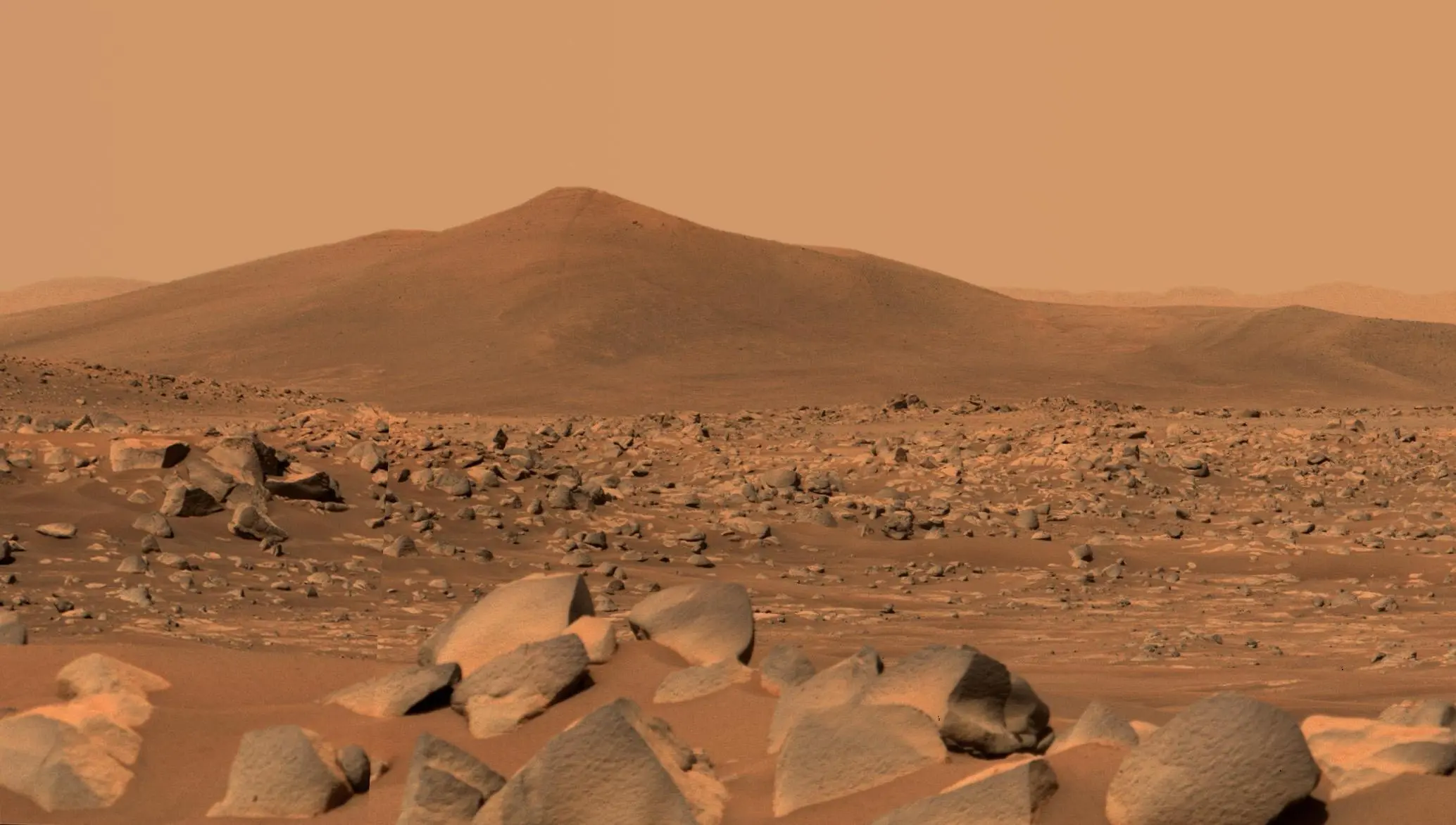 火星圣克鲁斯山的人眼光学图像