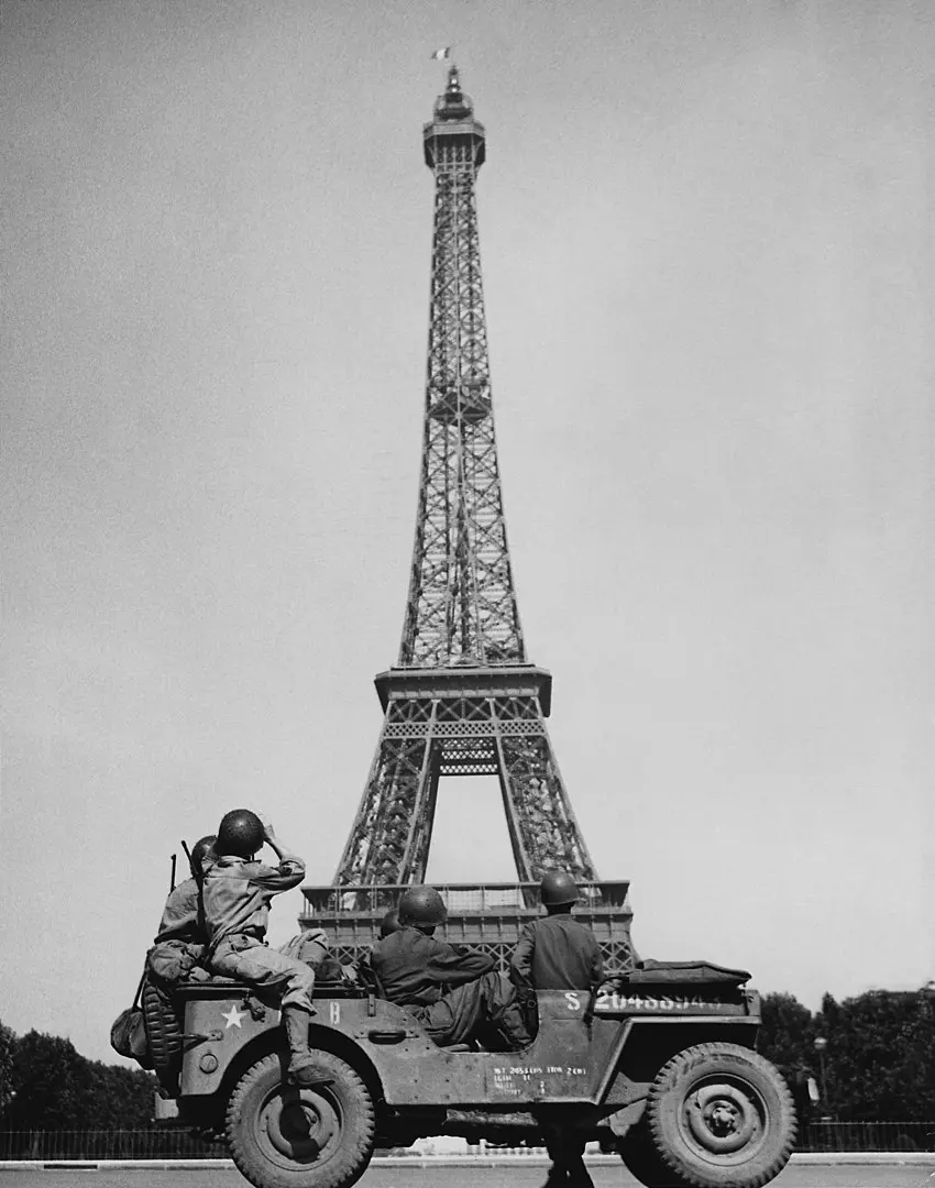 巴黎的制高点:埃菲尔铁塔_荒原之梦