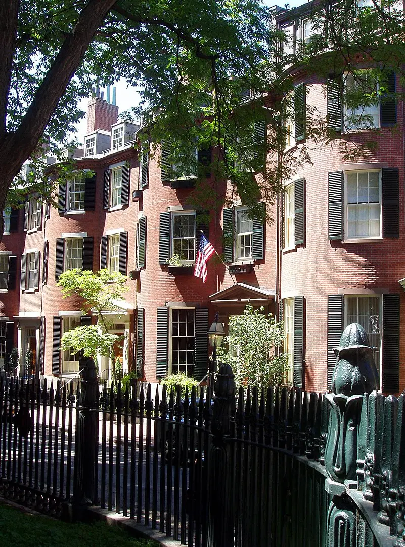 波士顿地价最贵的两个街区:灯塔山和后湾