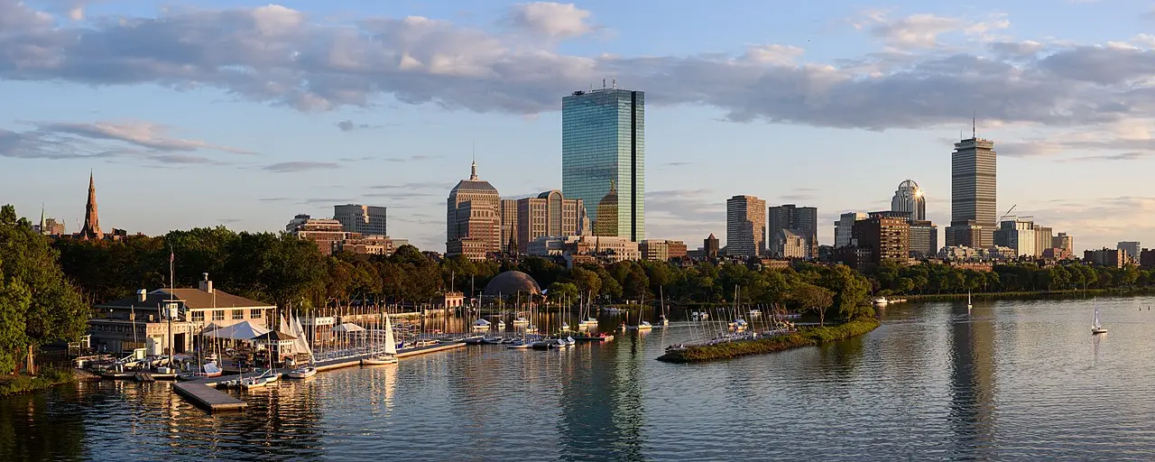 波士顿地价最贵的两个街区:灯塔山和后湾