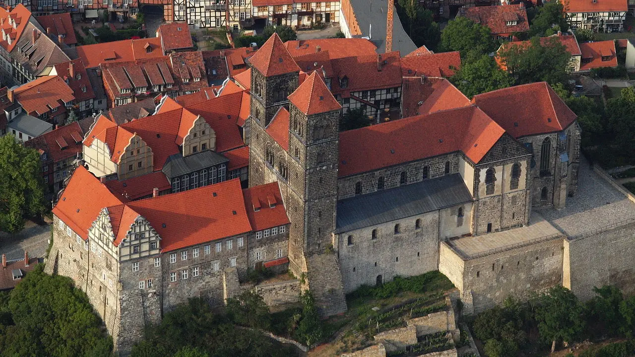 一座城堡就是一个国家:奎德林堡修道院-荒原之梦