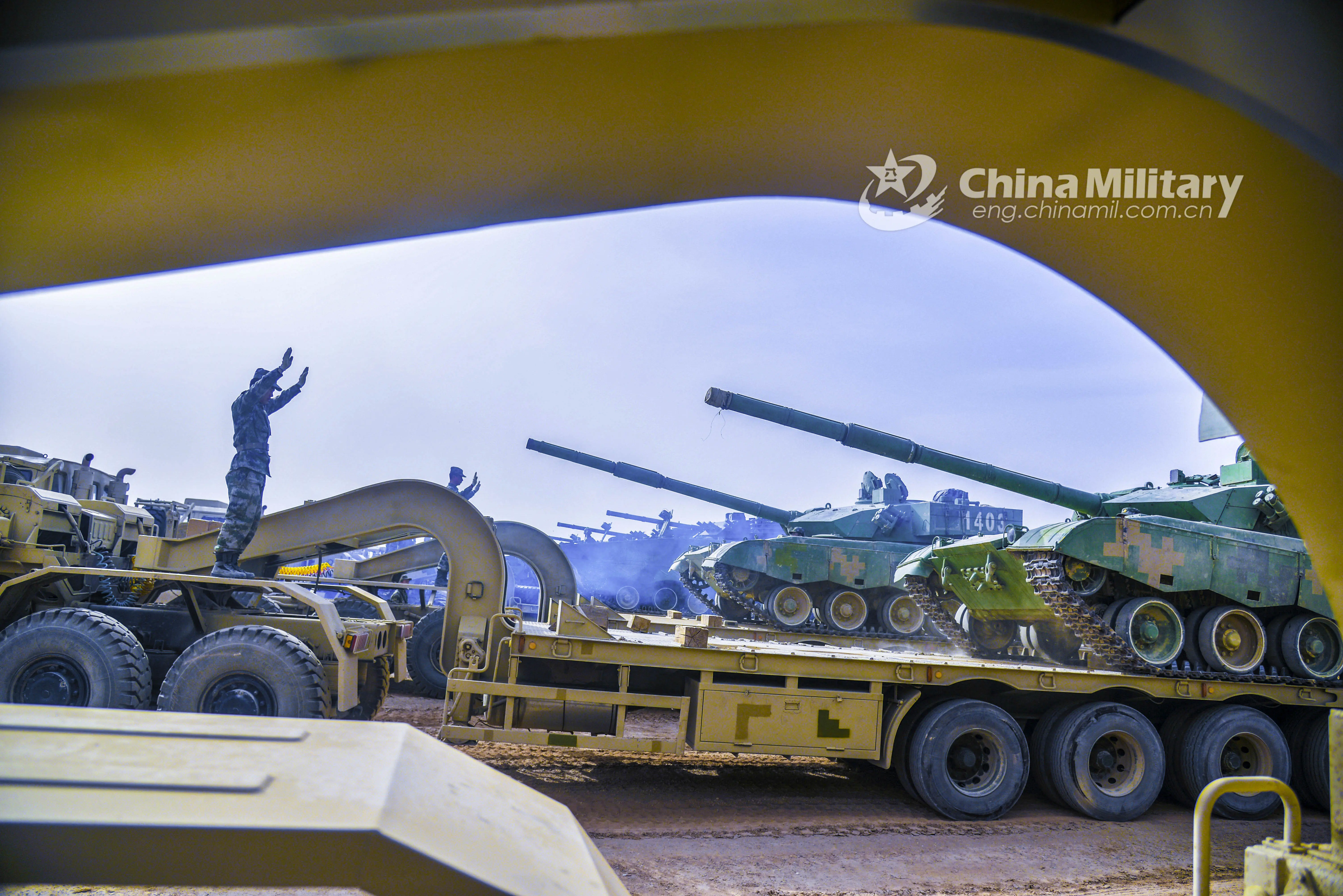 千里奔袭：中国主战坦克远程投送演练（2020年05月）_荒原之梦