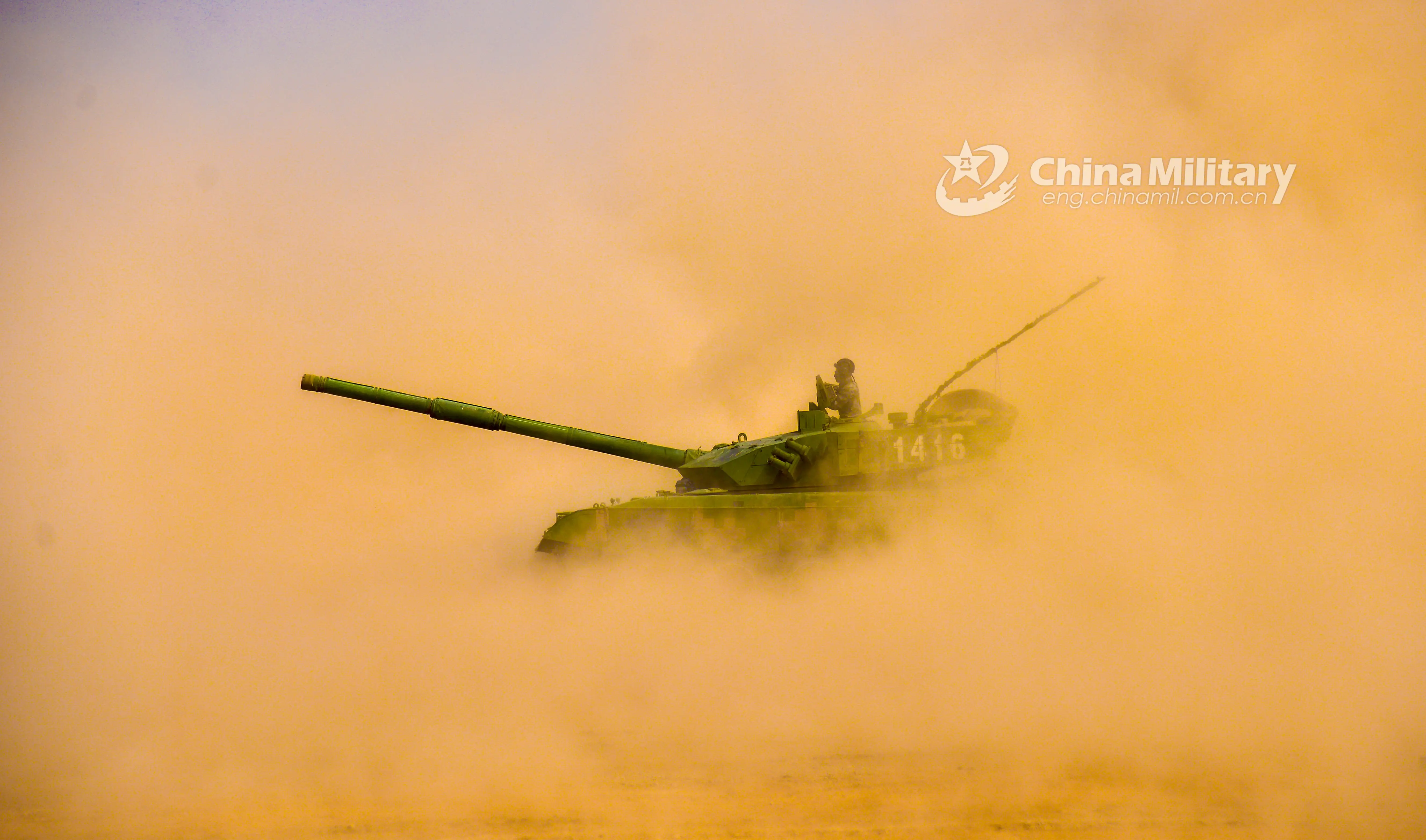 千里奔袭：中国主战坦克远程投送演练（2020年05月）_荒原之梦