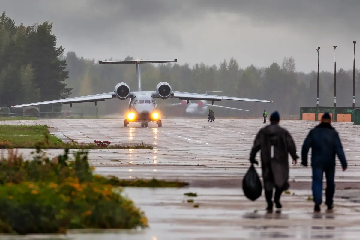 安东诺夫 安-72（An-72）涡桨双发轻型运输机_俄罗斯军用运输机夜间飞行训练图集（2021年09月）_荒原之梦