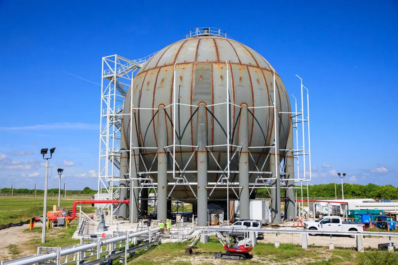 肯尼迪航天中心新建了一座125万加仑液氢储存罐_荒原之梦