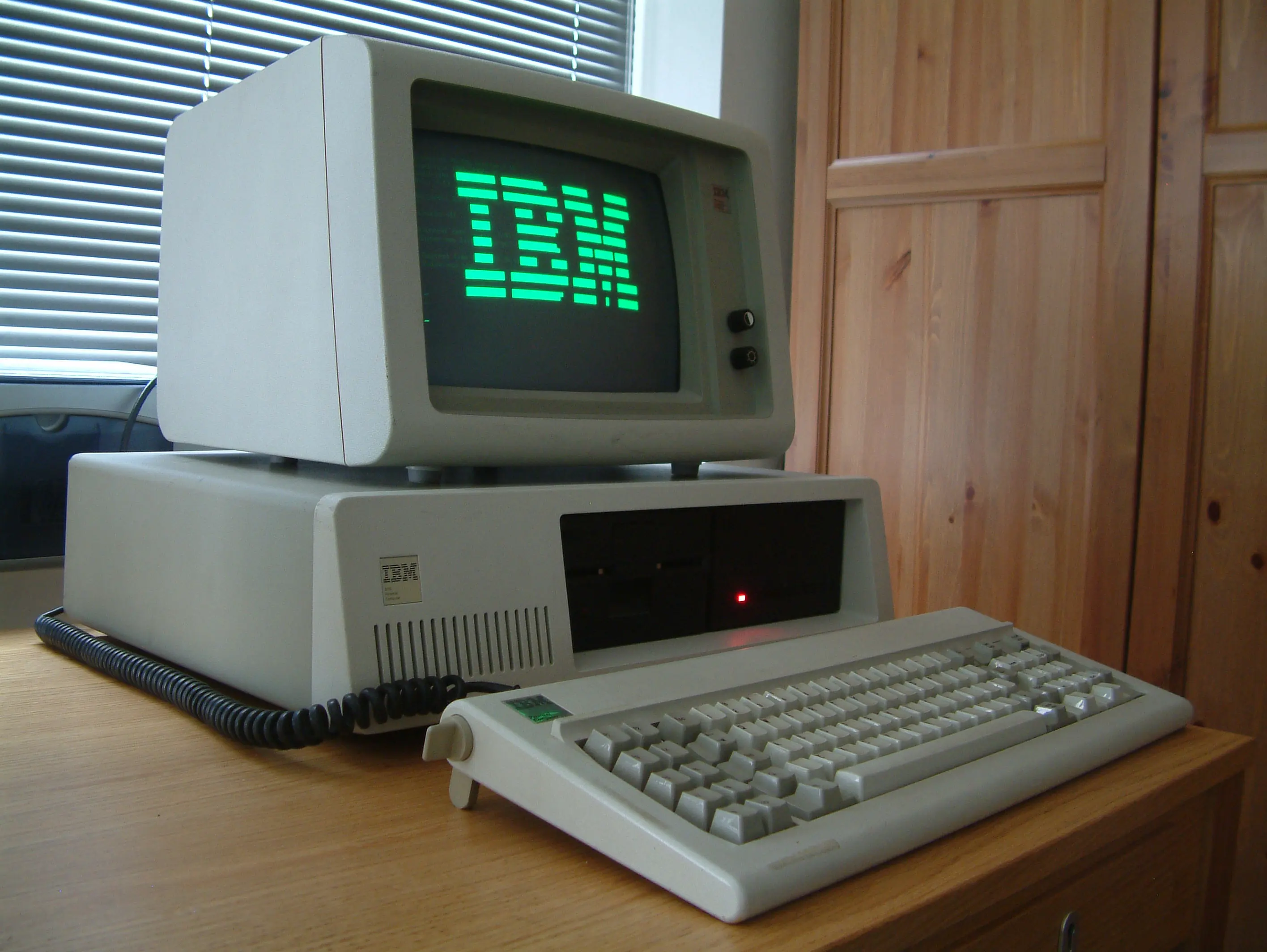 图 09. 一台配备了 5151 型绿色显示器的 IBM 个人电脑 | 荒原之梦