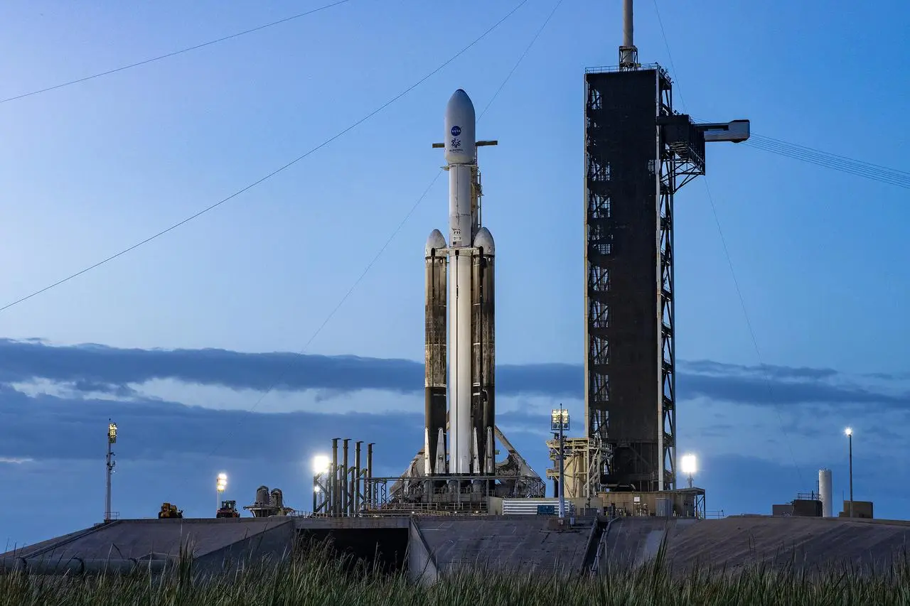 荒原之梦考研数学 | 每日箴言：人是因为有信念才成为了人 | Photographer: SpaceX