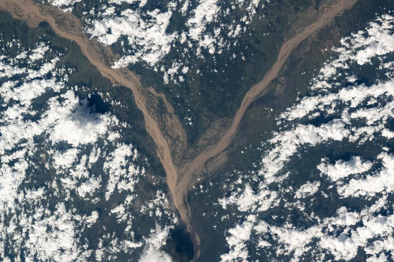 荒原之梦考研数学 | 每日箴言：每个人都是一个平行宇宙 | Image Credit: NASA